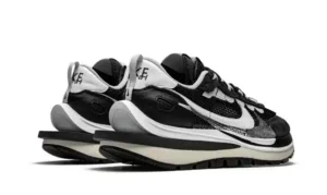 Nike Vaporwaffle Sacai Black White